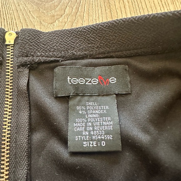 Black bodycon off the shoulder dress with bell sleeves size 0 - Picture 8 of 8